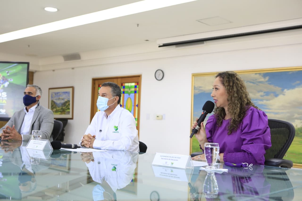 Secretaría Educación y TIGO