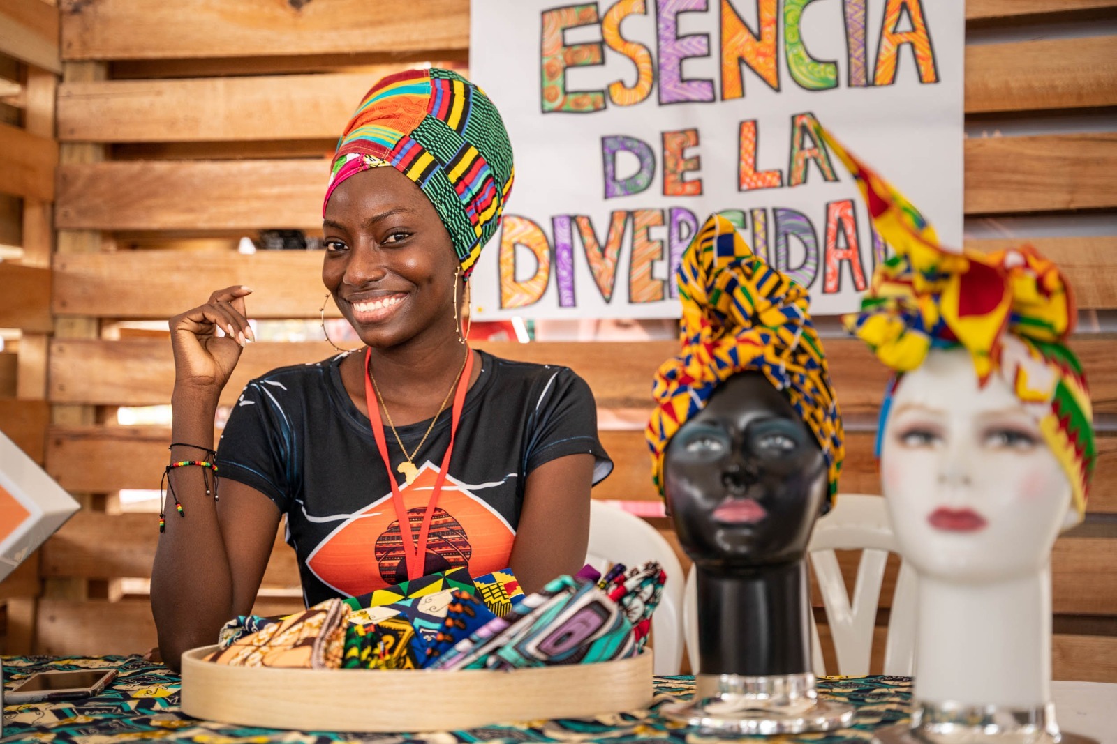 La Gobernación de Antioquia y el Distrito de Medellín realizan la Feria Étnica en la plazoleta de La Alpujarra para promover la diversidad afro e indígena del departamento 