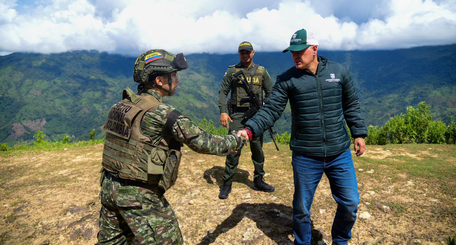 "El Gobierno Nacional tiene la potestad de liquidar de una vez el cese  al fuego y dar la orden de arreciar operaciones contra estos  criminales", dijo el Gobernador Andrés Julián en Valdivia 