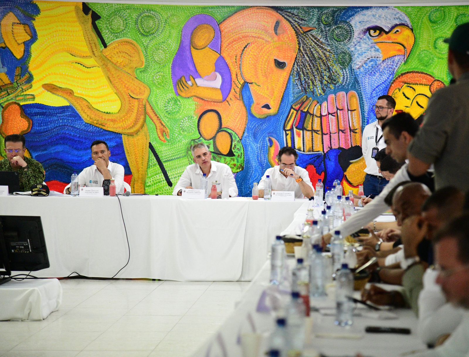 Gobernador Andrés Julián pidió retomar aspersión de cultivos de coca en Consejo de Seguridad con el Ministro de Defensa