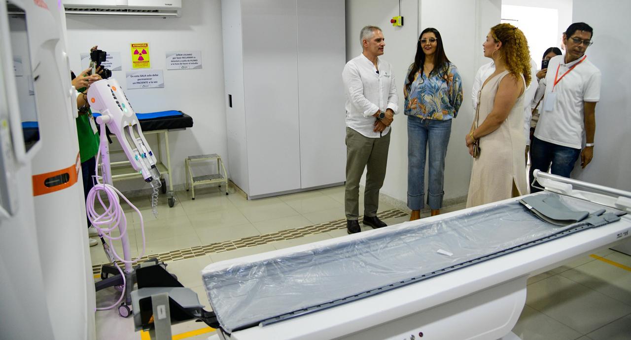Para fortalecer su capacidad de atención en salud, el Gobernador Andrés Julián entregó dotación y obras ampliación de infraestructura en el hospital de Santa Fe de Antioquia 