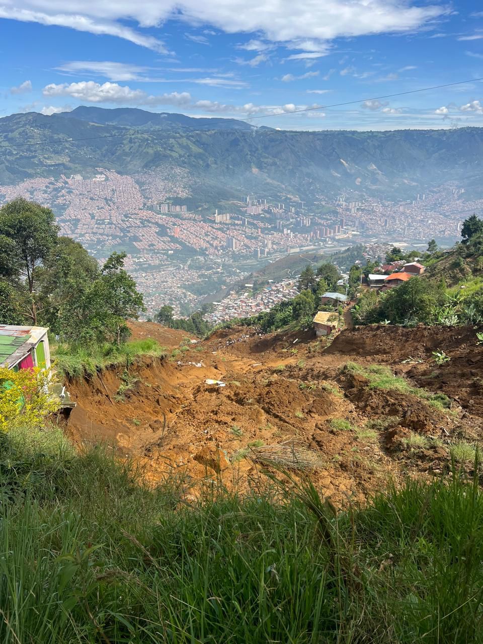 Se mantiene alerta de evacuación en la vereda Granizal de Bello 