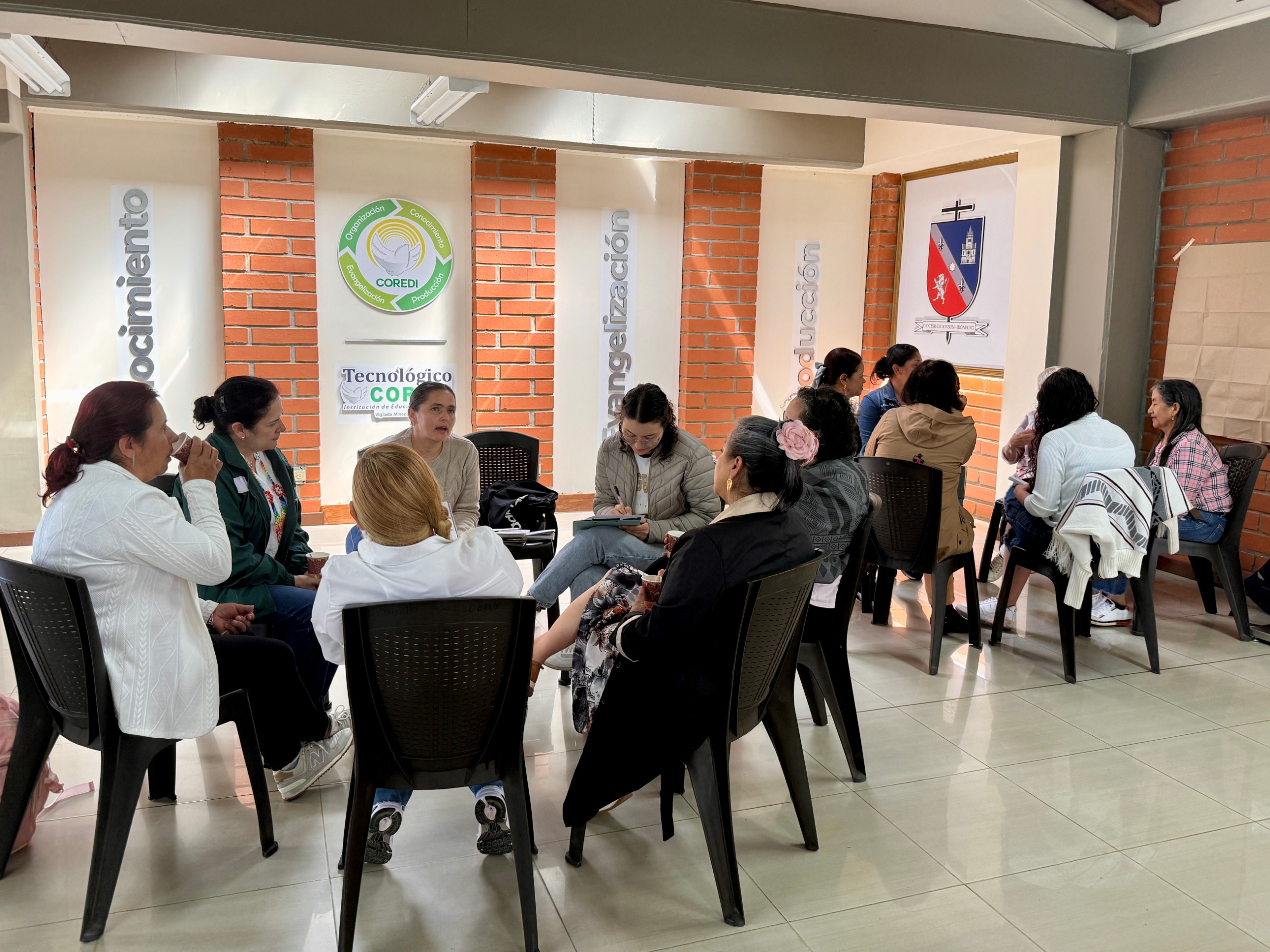 La Secretaría de las Mujeres impulsa el liderazgo político y social en municipios del Oriente antioqueño 