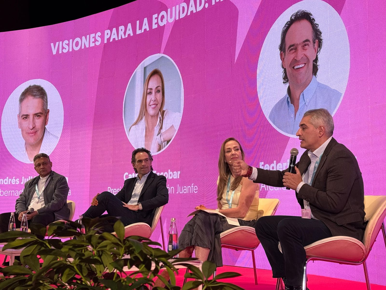 "Hay que poner sobre la mesa las discusiones sobre las cargas del cuidado”: Gobernador Andrés Julián