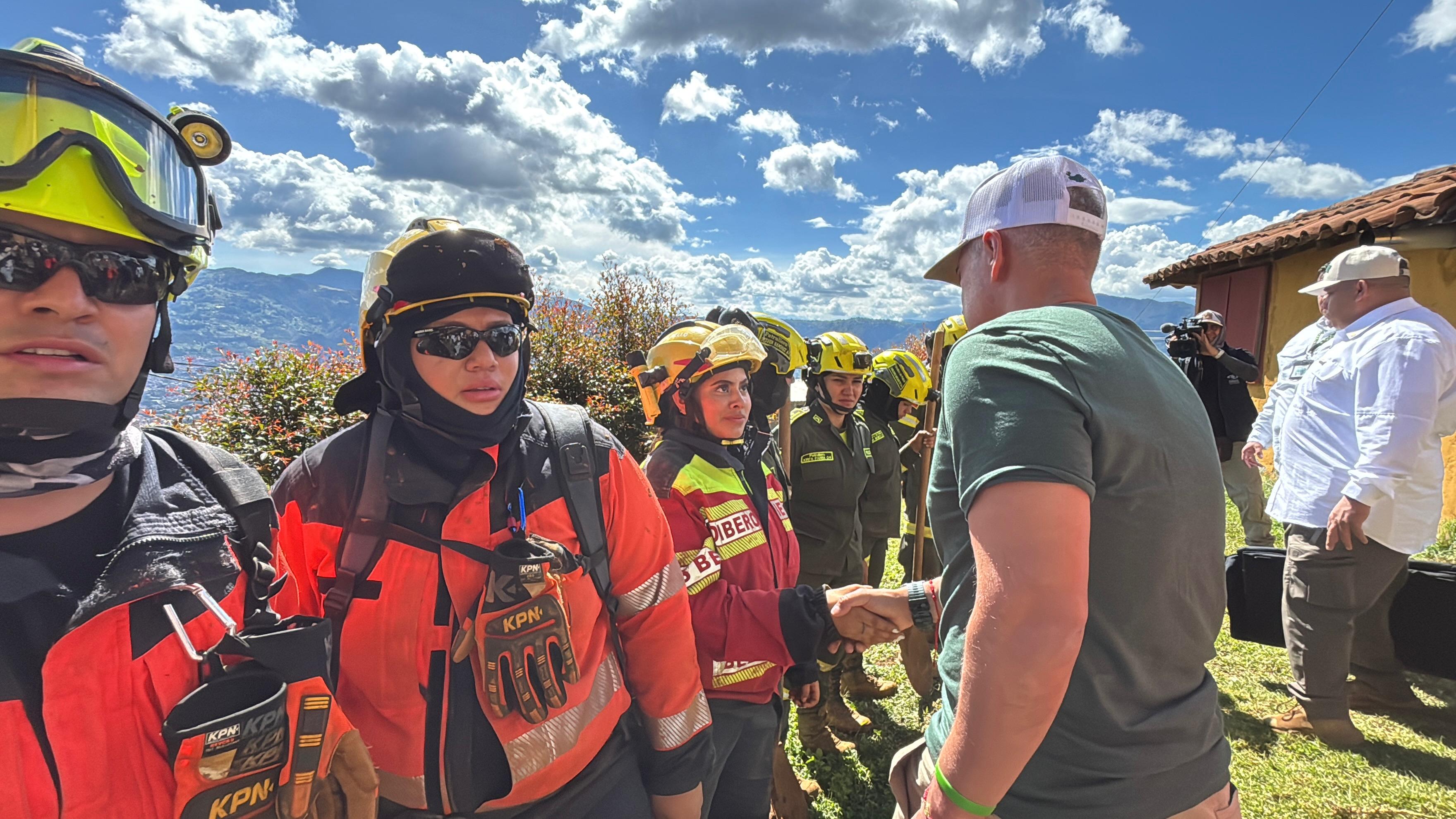 “No nos iremos hasta que recuperemos a la última persona desaparecida”: Gobernador Andrés Julián en emergencia de Bello 