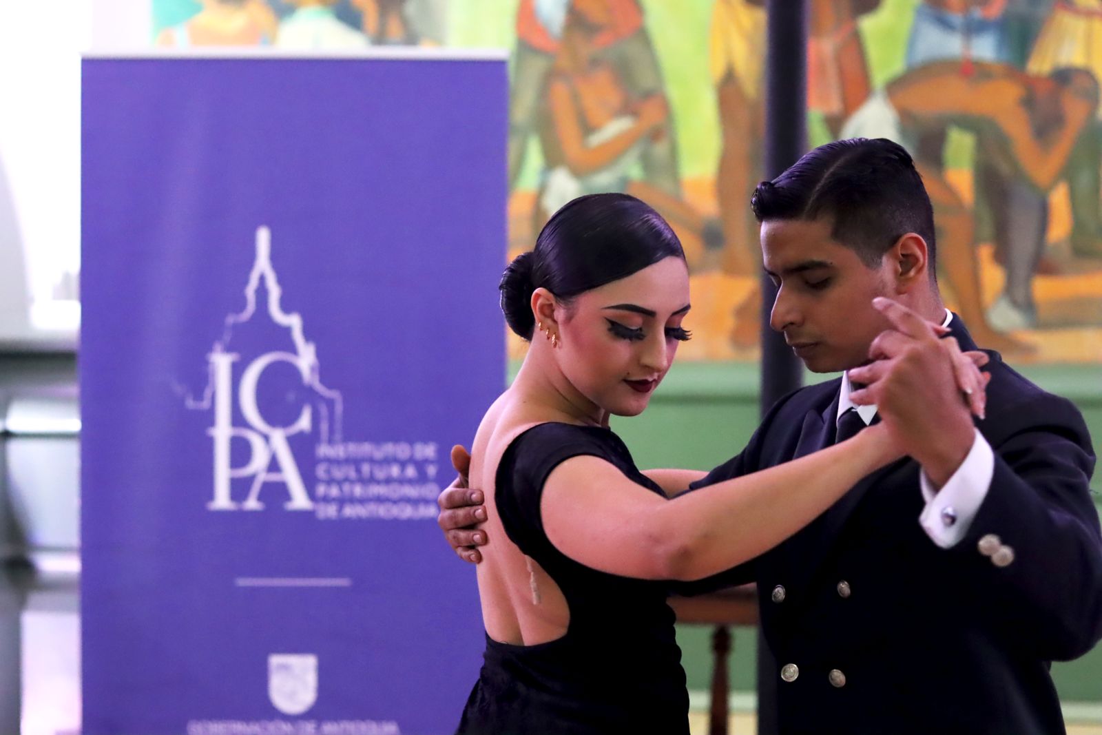 Con música y un conversatorio, el ICPA conmemoró los 90 años de la muerte de Carlos Gardel 