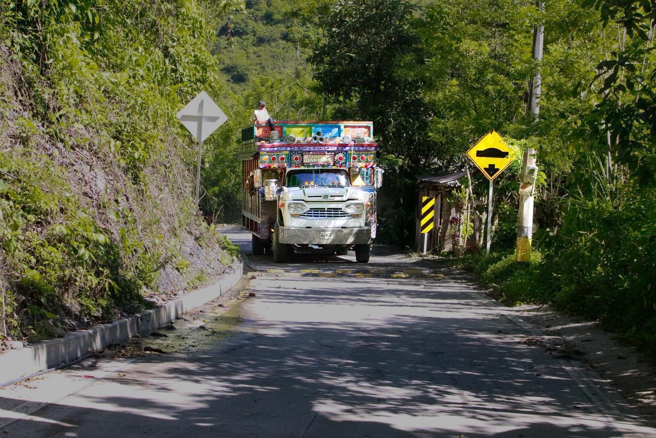 El Gobernador Andrés Julián entregó 4 km de la vía Dabeiba – Camparrusia, en el Occidente antioqueño, obra que se construyó con el sector privado mediante Obras por Impuestos 