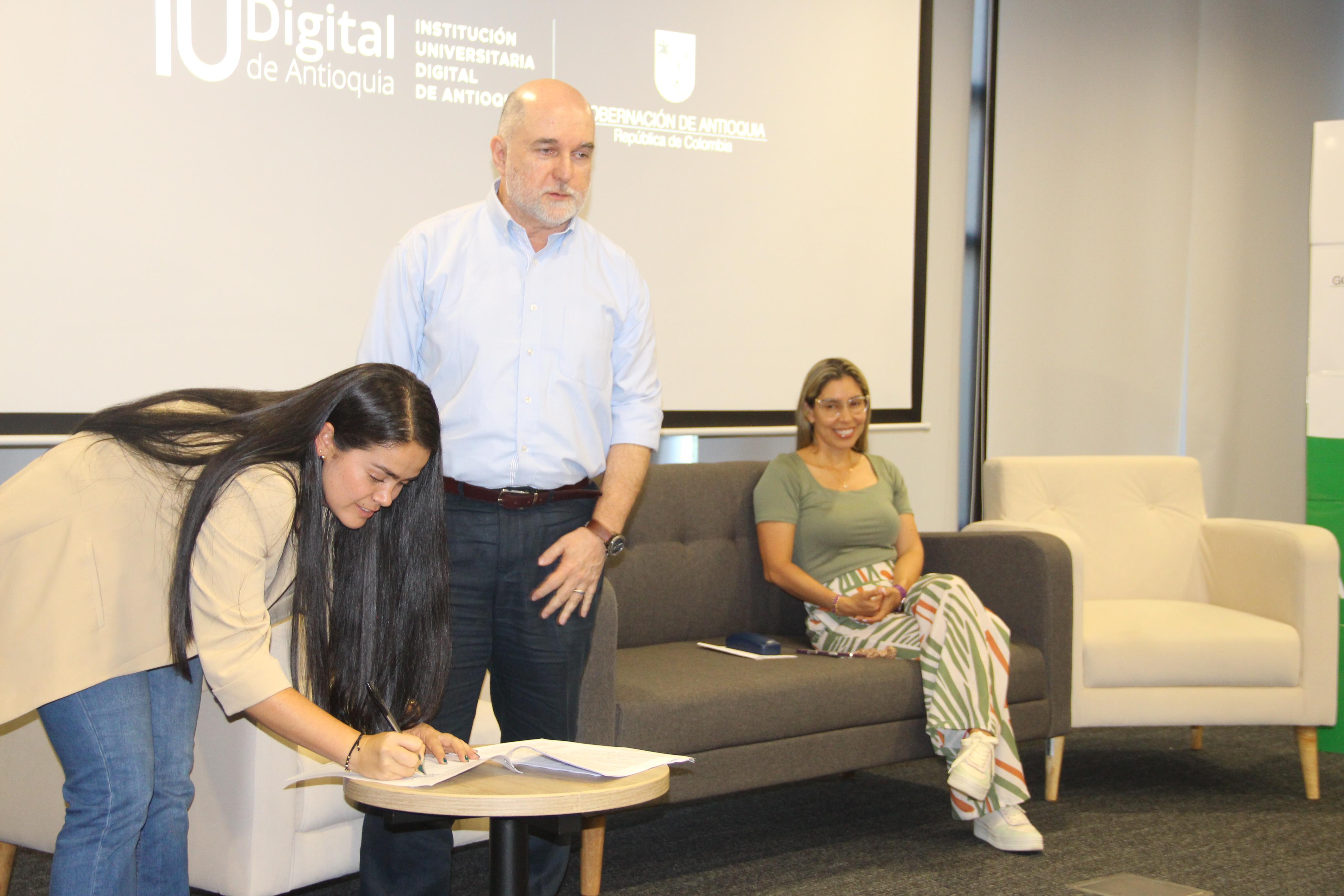 Gobernación de Antioquia firmó convenio para beneficiar a 28 mil 186 estudiantes de 76 municipios con transporte escolar 