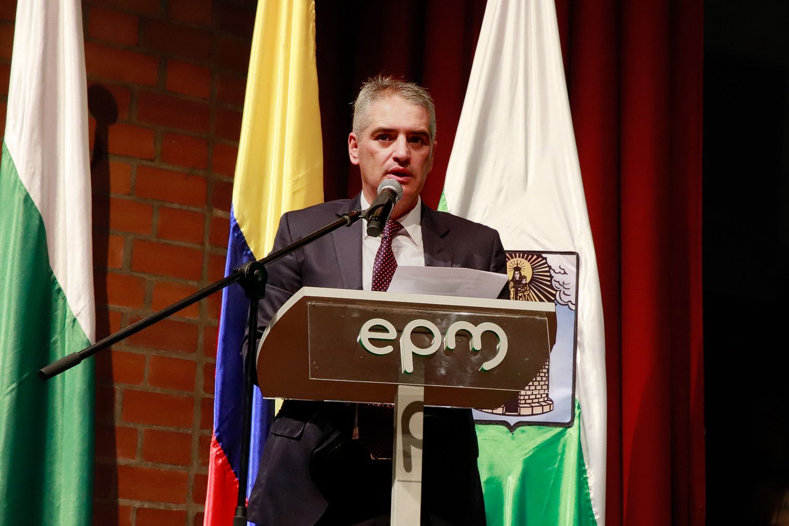 “Los recursos de Epm deben ser destinados también a llevar las glorias de Medellín a las demás regiones”: Gobernador Andrés Julián 