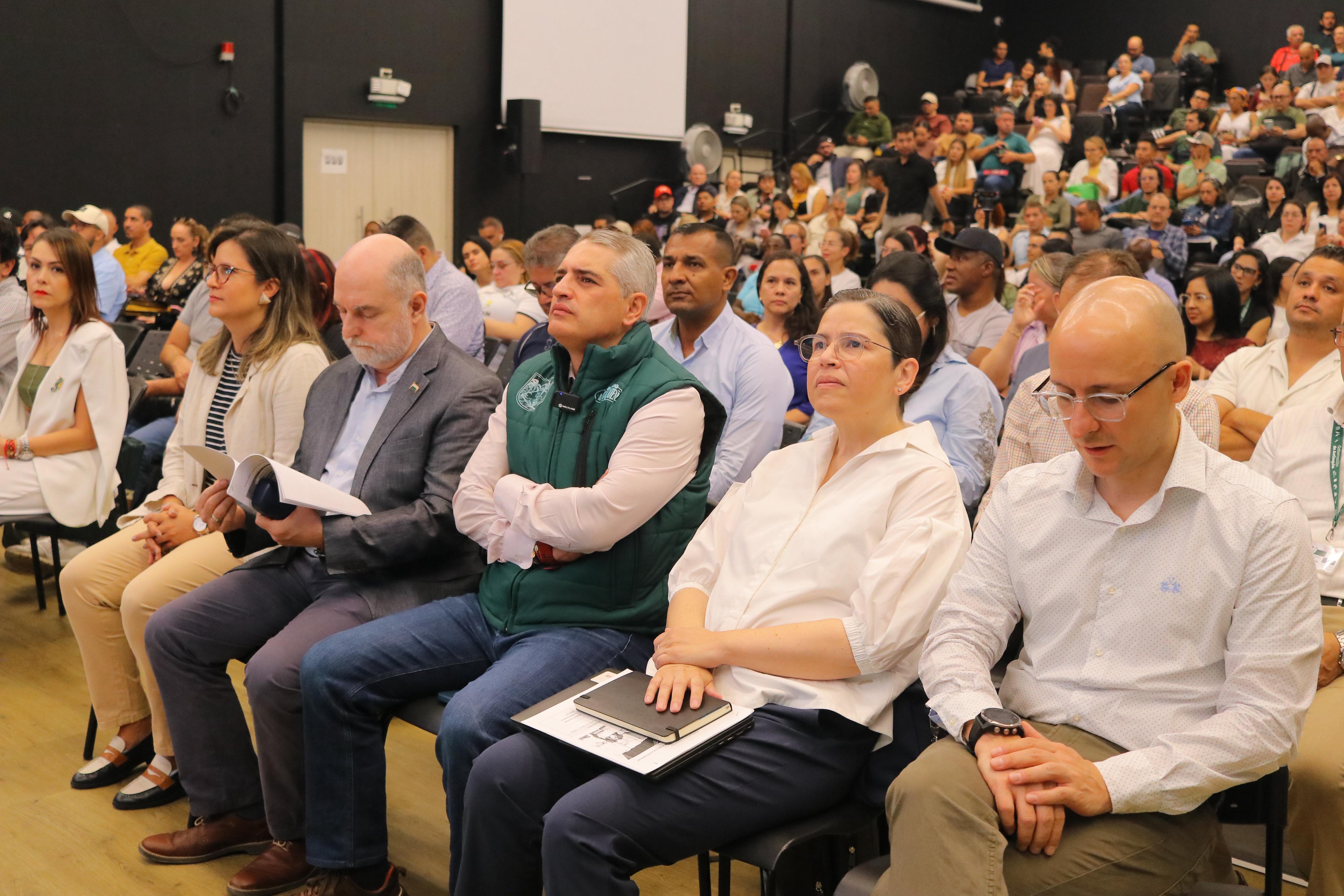 Más de 400 docentes de Antioquia participaron del Foro Educativo Departamental 2025 “Educar para Transformar”