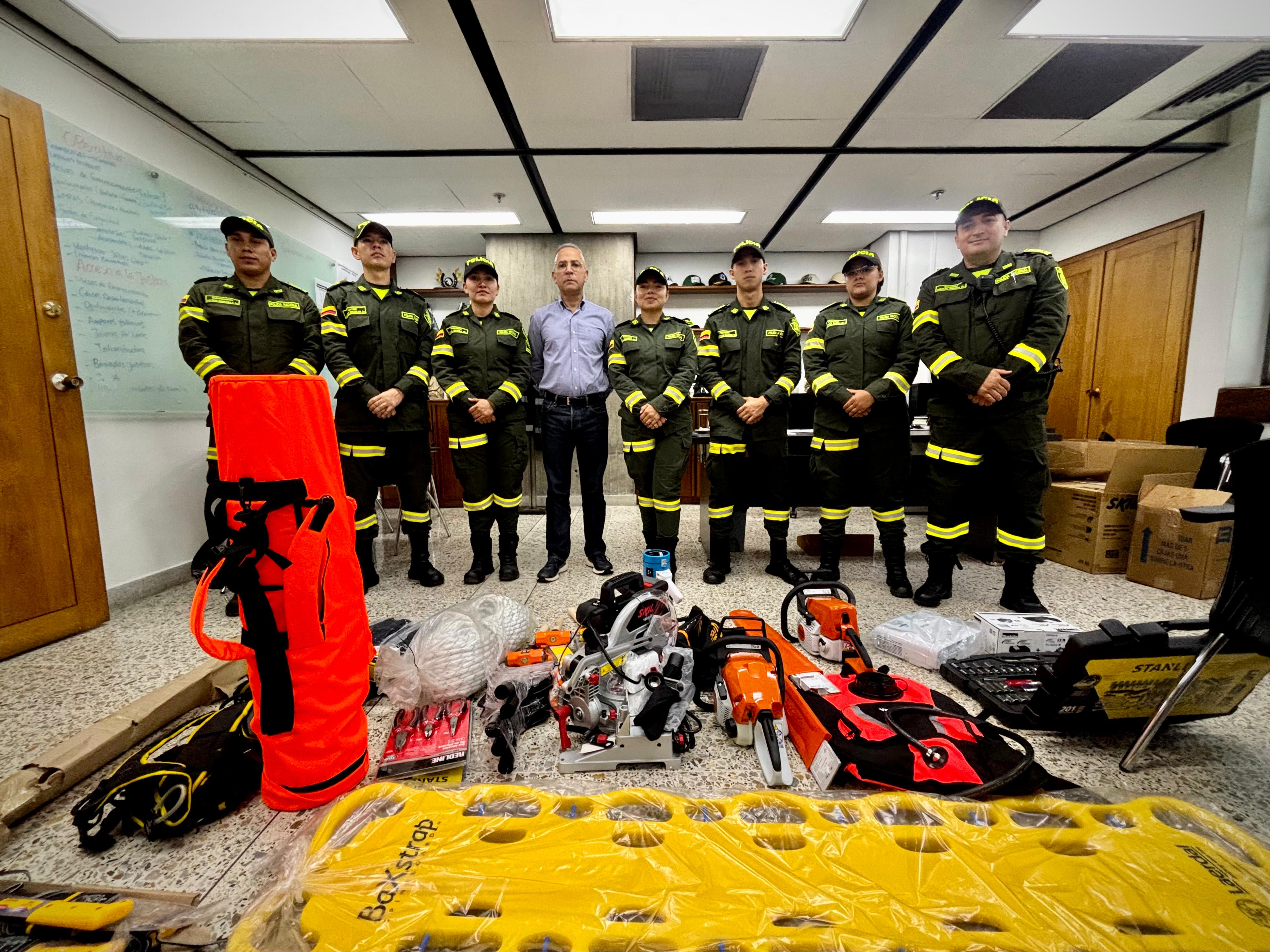 Gobernación de Antioquia entregó dotación a Unidad de Operaciones Especiales en Emergencias y Desastres de la Policía Nacional