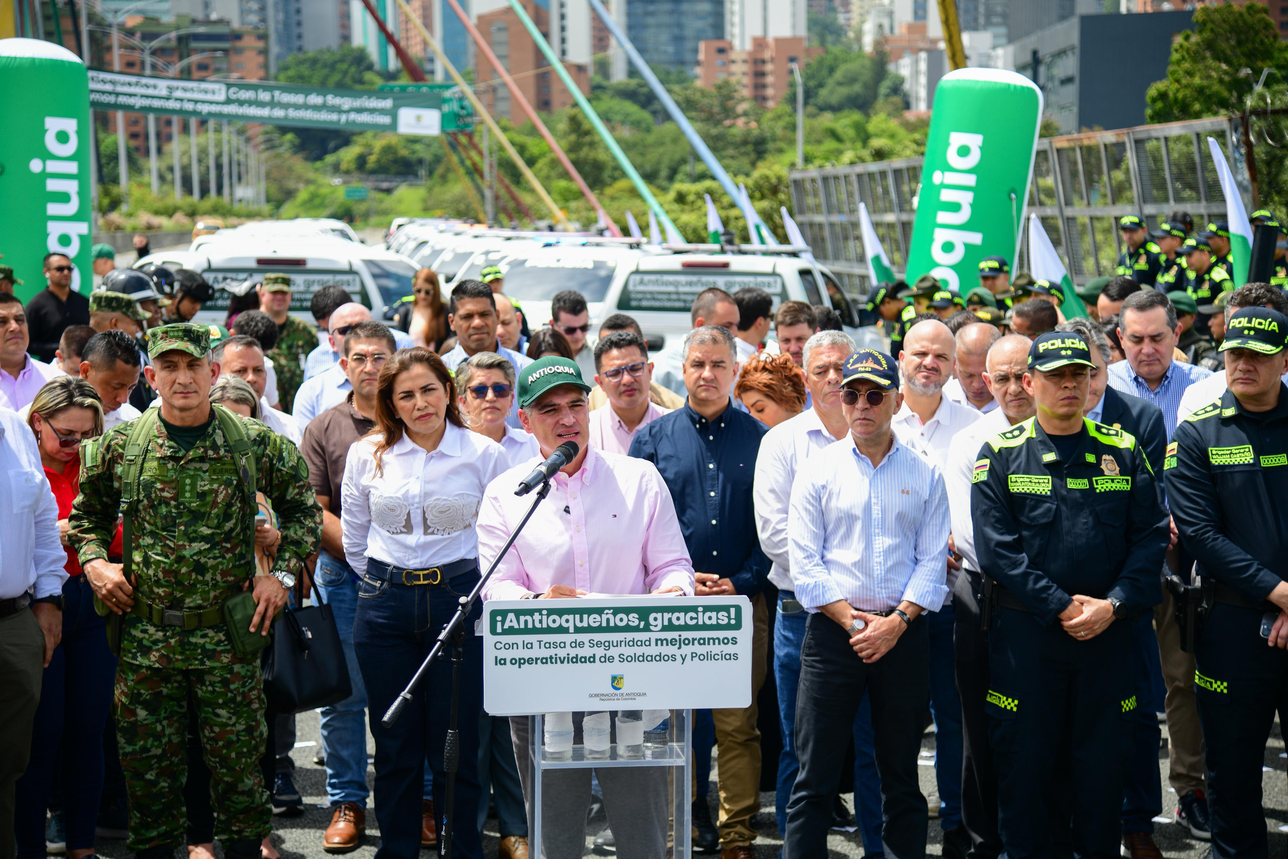 Gobernador Andrés Julián cumple: entregó las primeras 49 camionetas al Ejército y la Policía con recursos de la Tasa de Seguridad