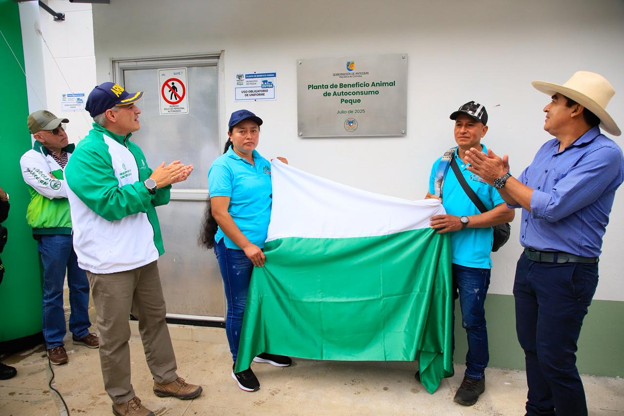 Gobernador Andrés Julián inauguró una Planta de Beneficio Animal y anunció mejoramiento y construcción de vivienda en Peque