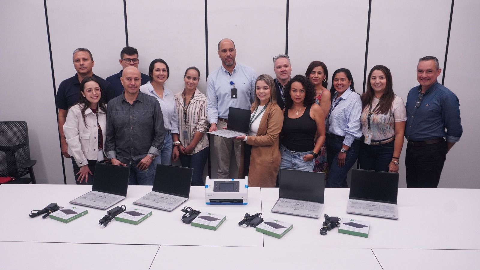 Gobernación de Antioquia entregó equipos a la Fiscalía General de la Nación para contribuir a la búsqueda de personas desaparecidas