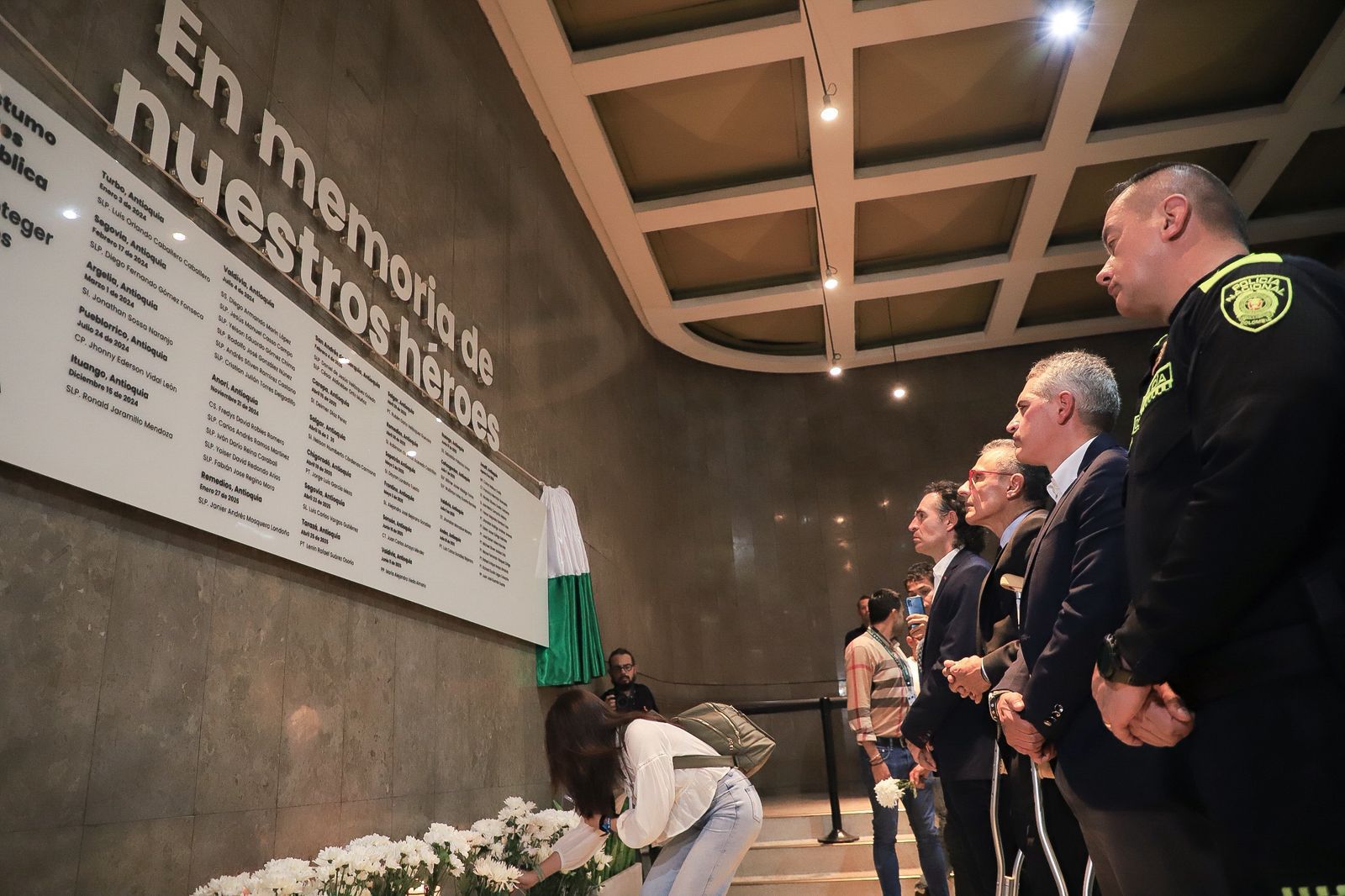 Antioquia rindió homenaje a los 13 Policías asesinados en Amalfi 