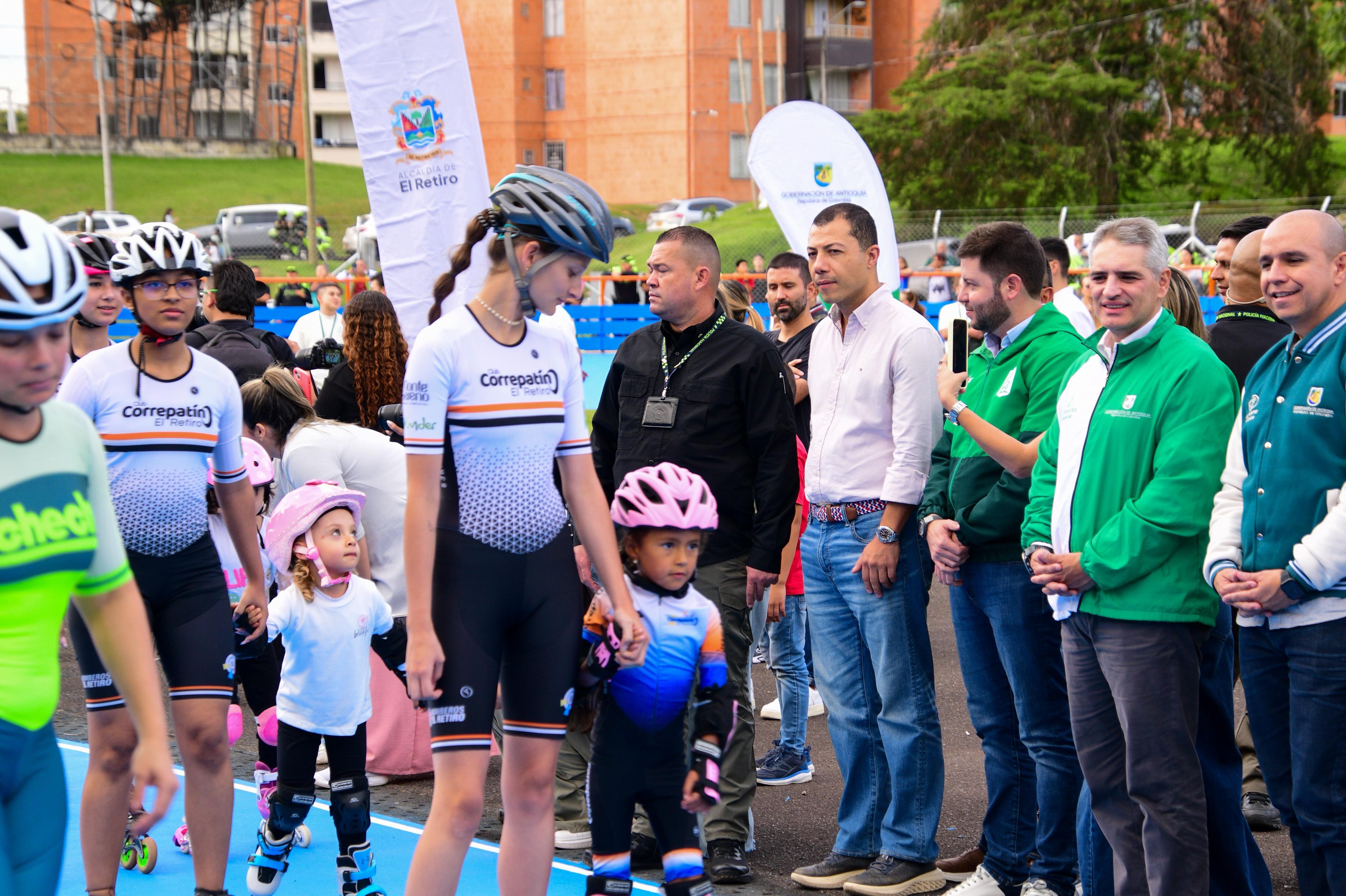 La Gobernación de Antioquia y la Alcaldía de El Retiro entregan pista de patinaje renovada al municipio 