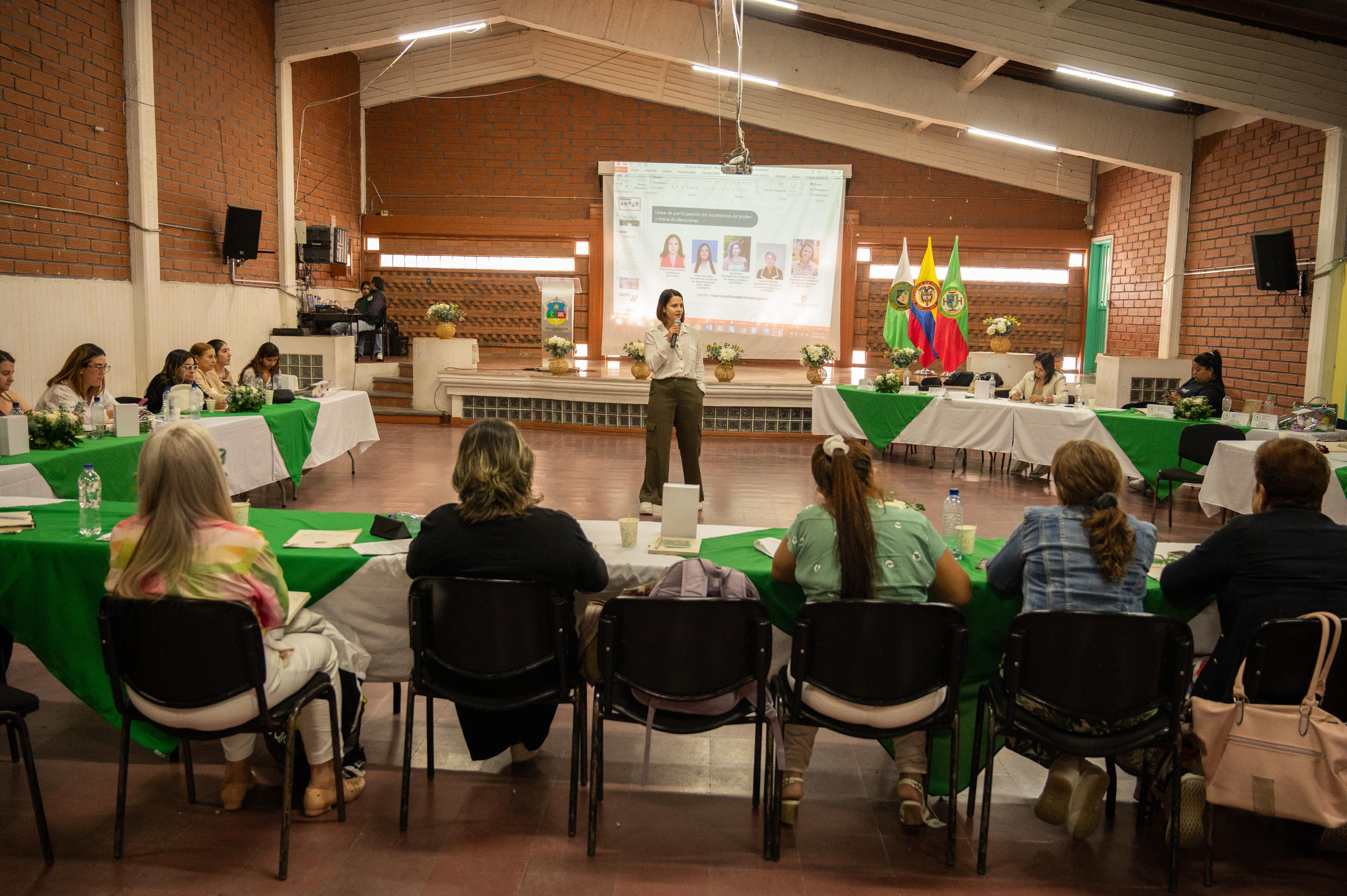 Gobernación de Antioquia abrió convocatoria para formar a 300 mujeres en participación política