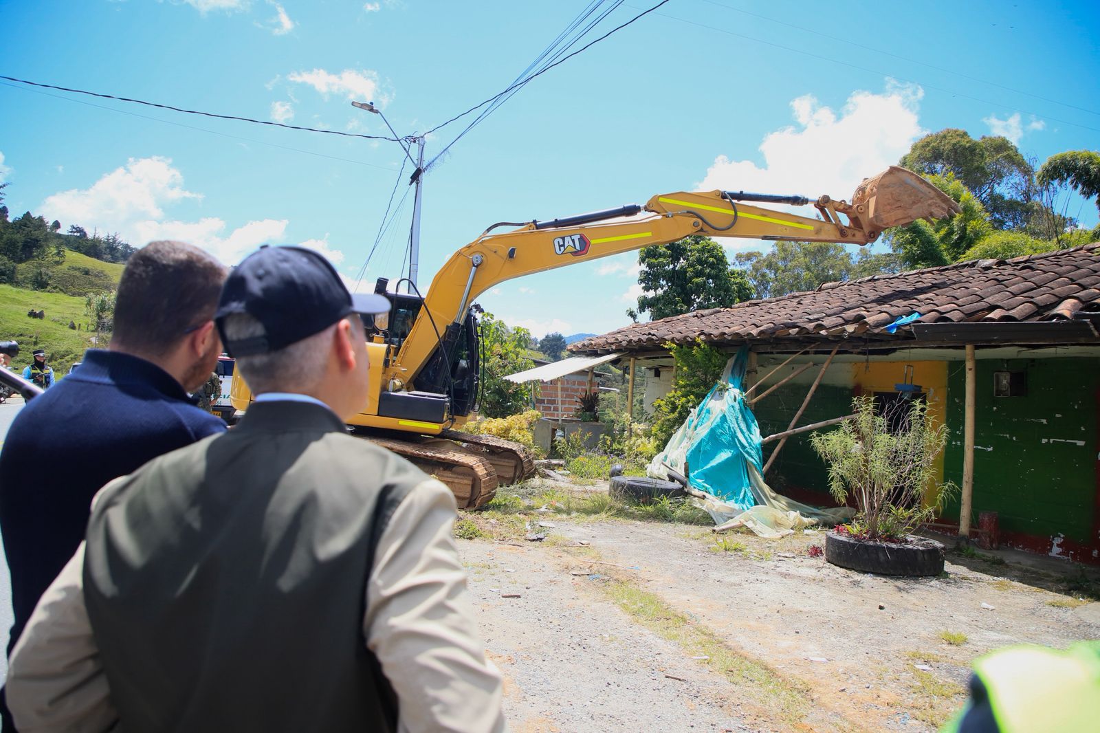 Gobernación de Antioquia derribó dos casas focos de inseguridad en Yarumal y realizó un Consejo de Seguridad y Oportunidades Sociales