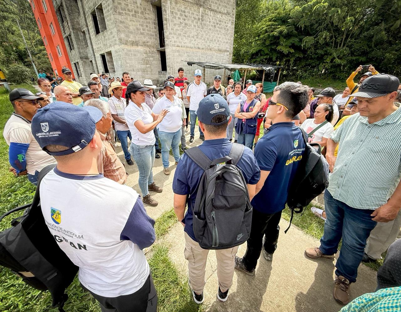 El Dagran hace presencia en zona rural de Frontino para evaluar daños causados por sismos que se presentaron esta madrugada