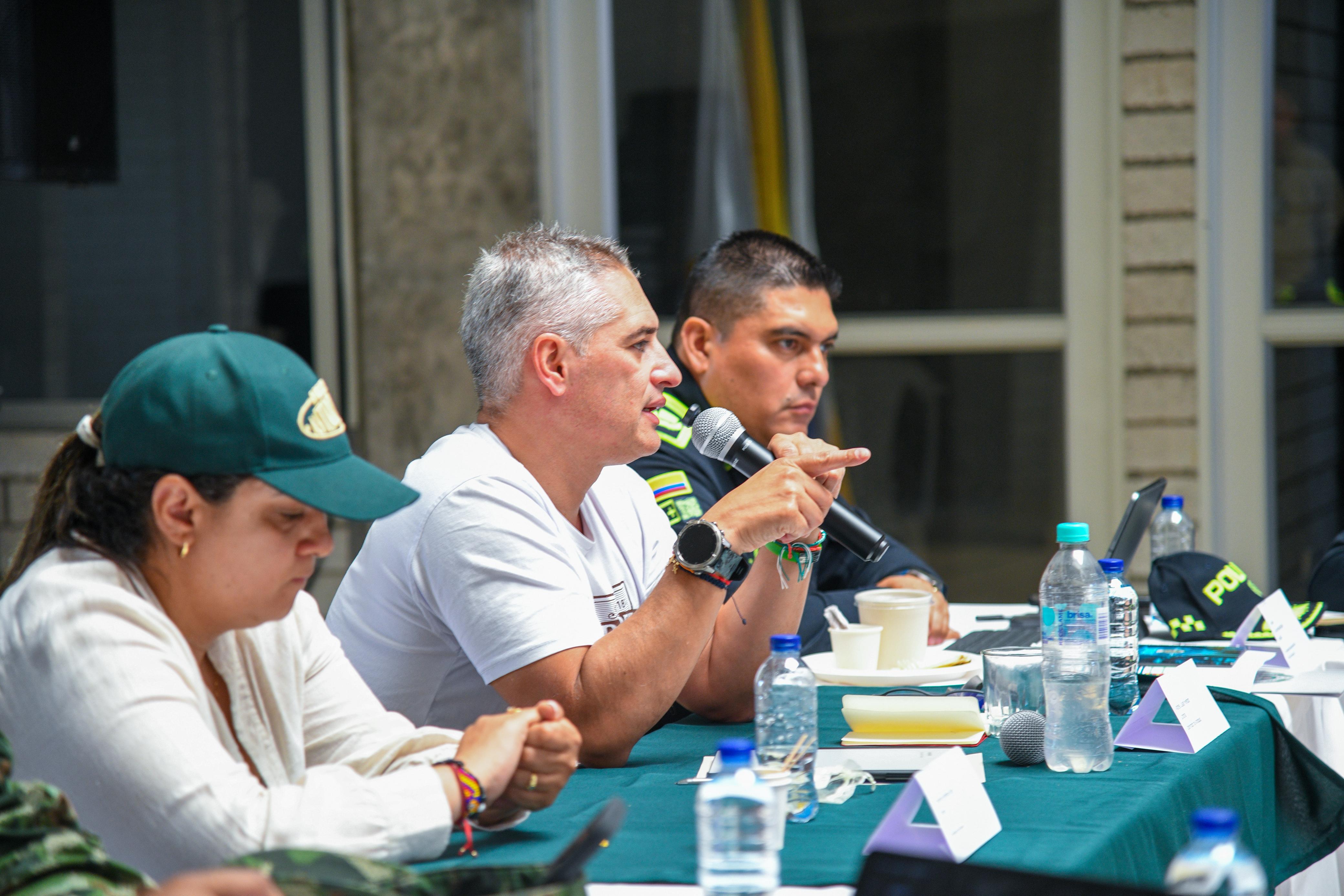 El Gobernador Andrés Julián ofreció recompensa por responsable de acciones criminales en San Roque, luego de un Consejo de Seguridad y Oportunidades Sociales
