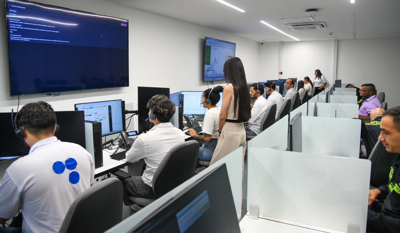 Gobernador Andrés Julián visita el Nodo de Seguridad