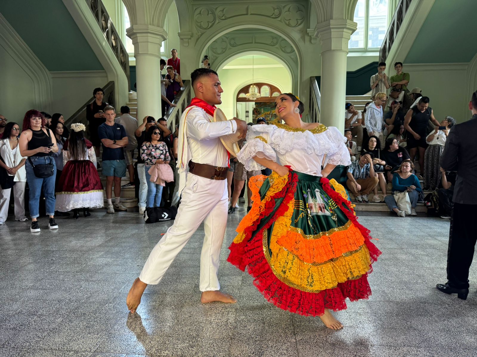 Bailes folcloricos en el Palacio Cultural Rafael Uribe Uribe