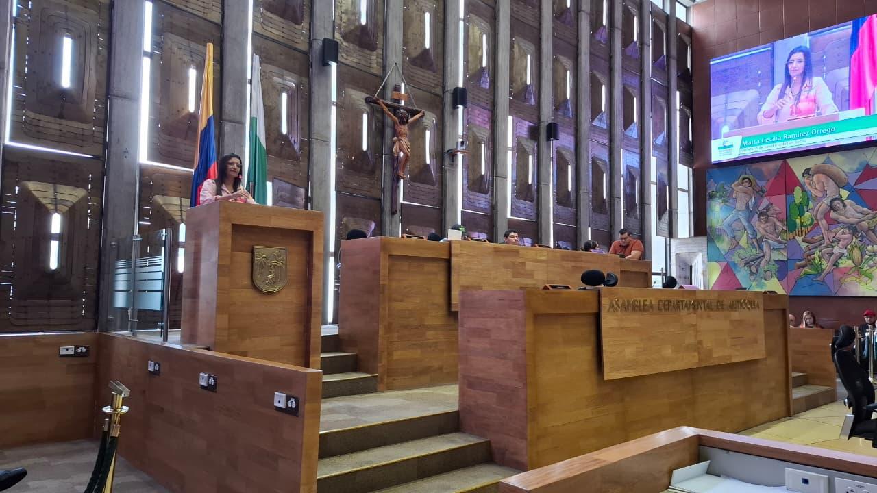 “En Antioquia elegimos la ruta de construir sobre lo construido”, dijo la Secretaria de Salud en el debate sobre el sistema de salud 