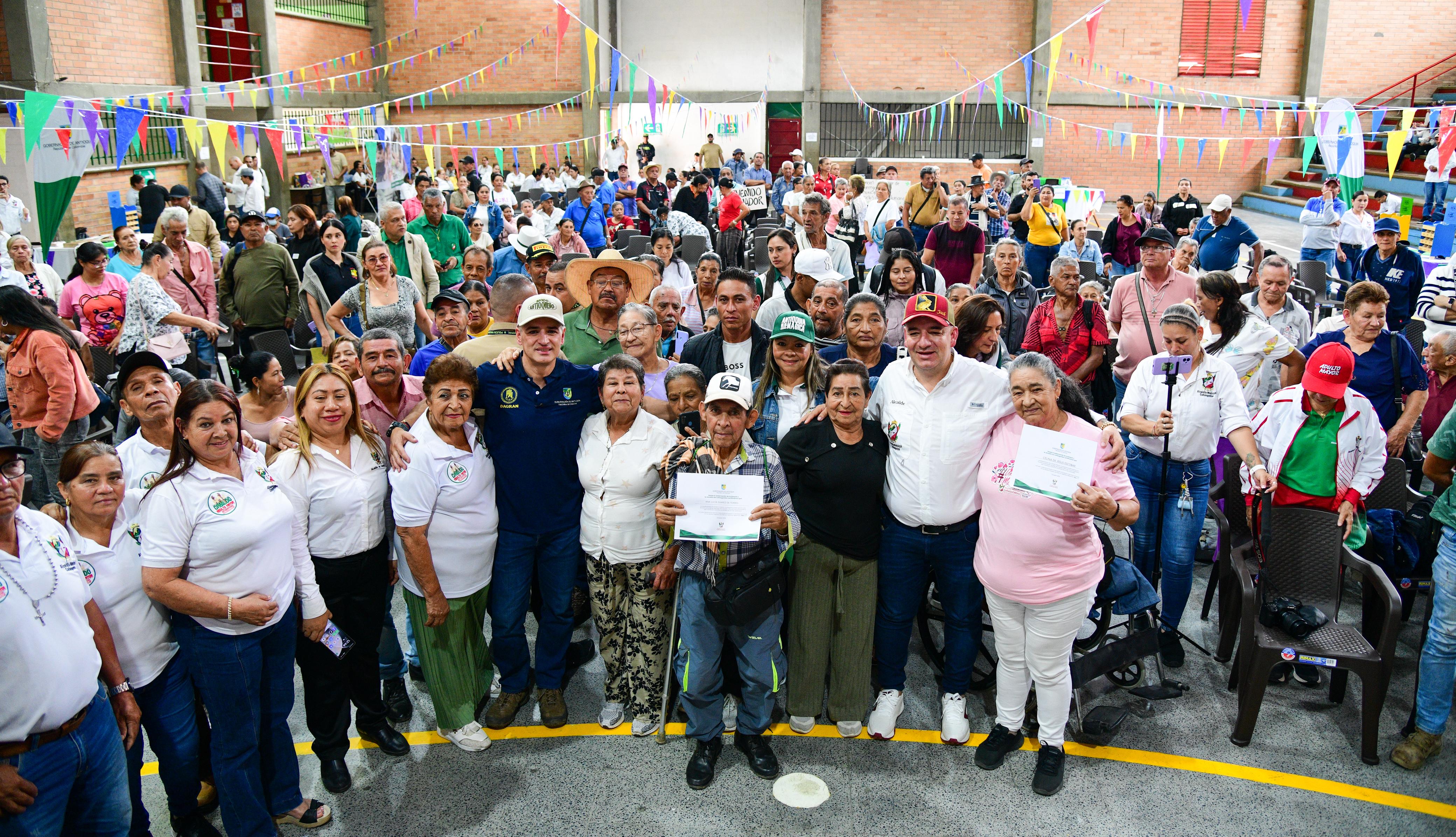 La Renta Vitalicia para personas mayores se entrega a más de 2 mil beneficiarios de las nueve subregiones de Antioquia 
