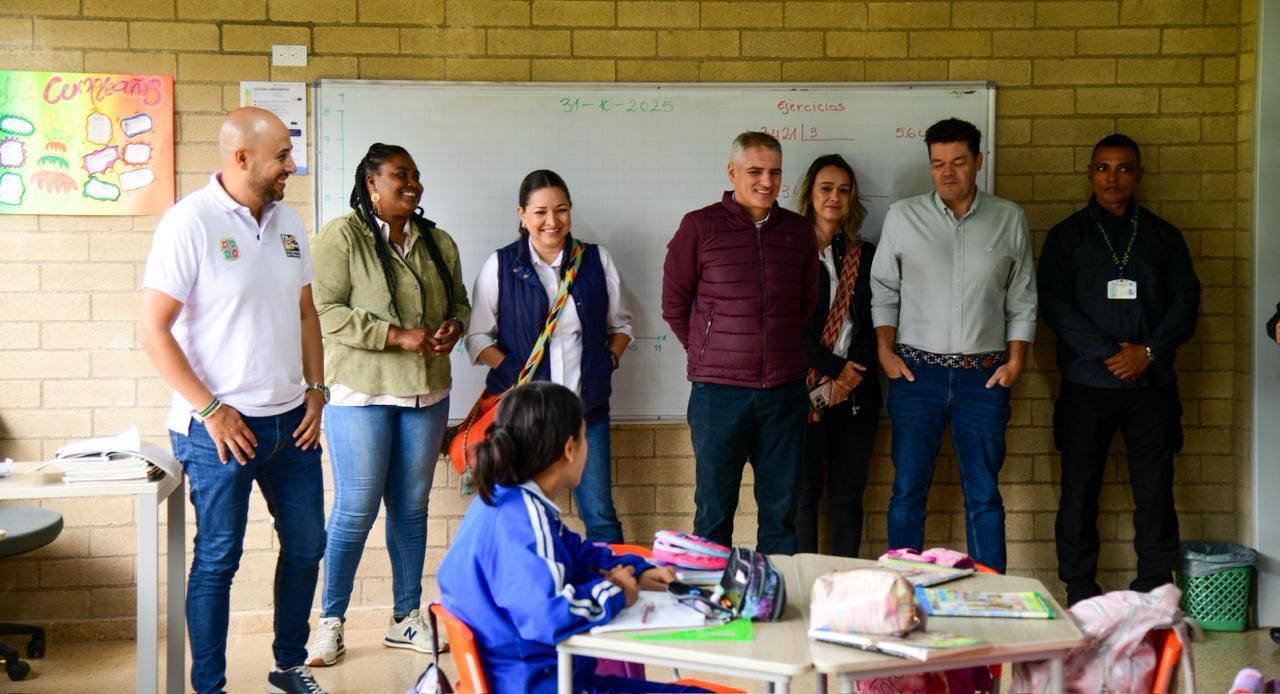 Gobernación de Antioquia y las fundaciones Fraternidad y Berta Martínez entregaron obras de infraestructura educativa en tres sedes de El Carmen de Viboral 