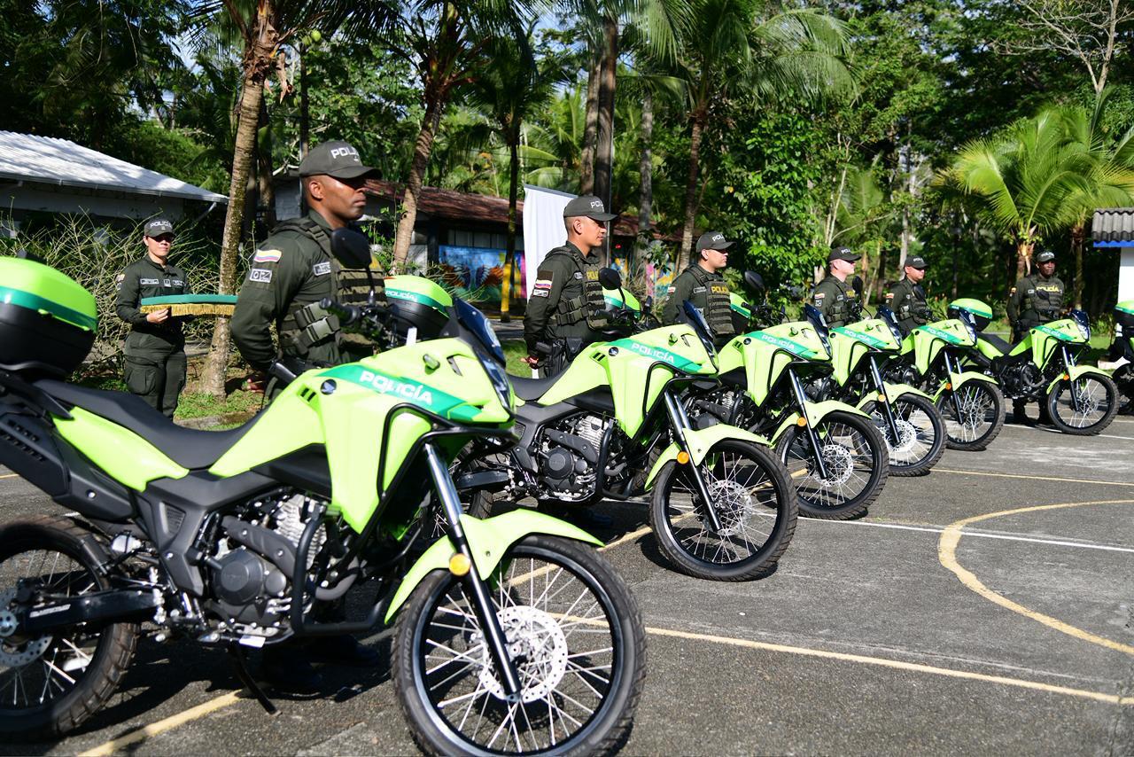 Gobernación de Antioquia entrega 15 motocicletas nuevas al Departamento de Policía Urabá 
