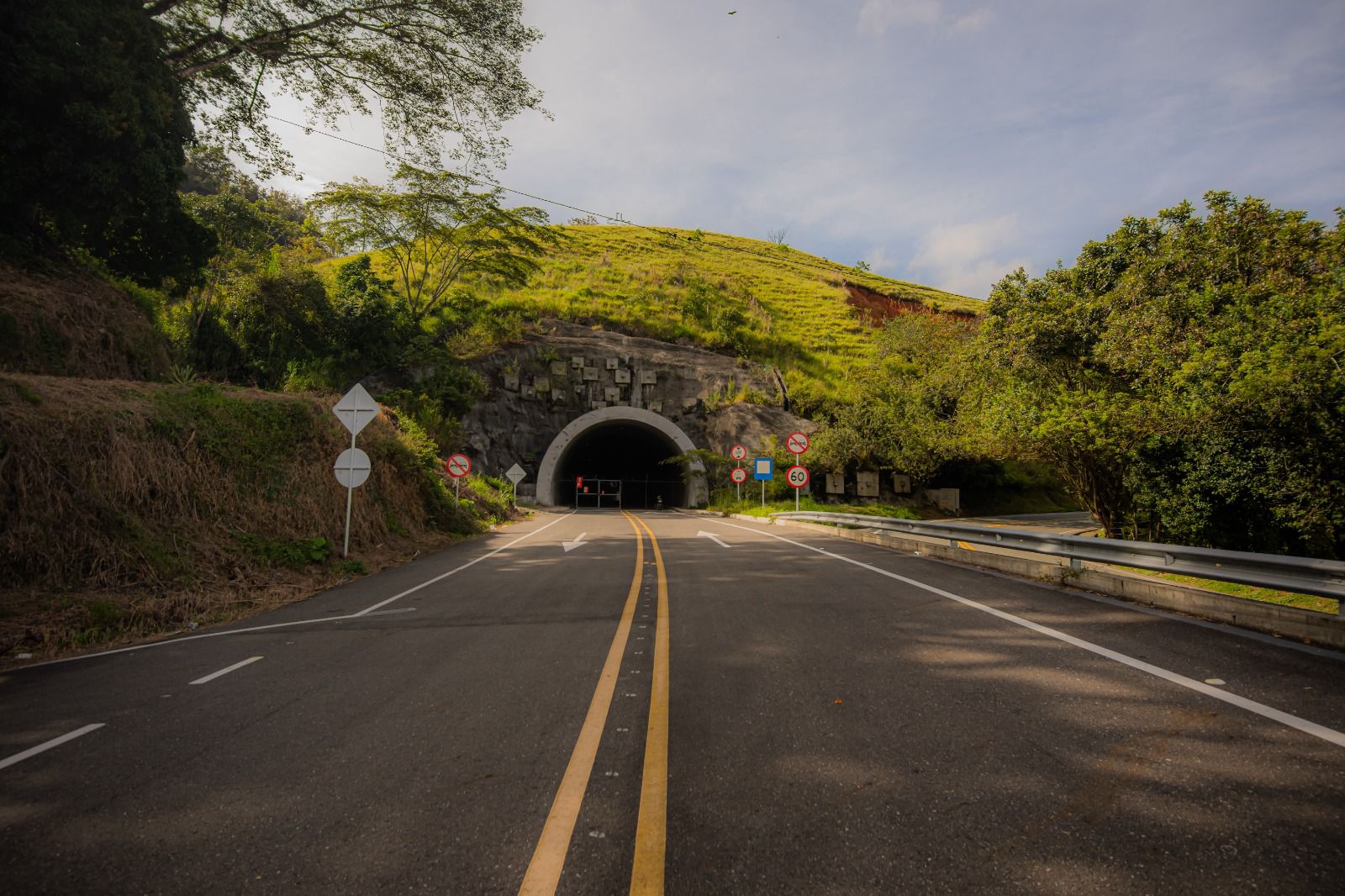 Antioquia avanza en la transformación vial del Occidente con obras estratégicas y una inversión cercana al billón de pesos 