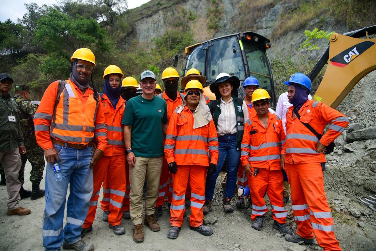 El Gobernador Andrés Julián acompañó el inicio de obras de pavimentación de la vía Liborina – Sabanalarga