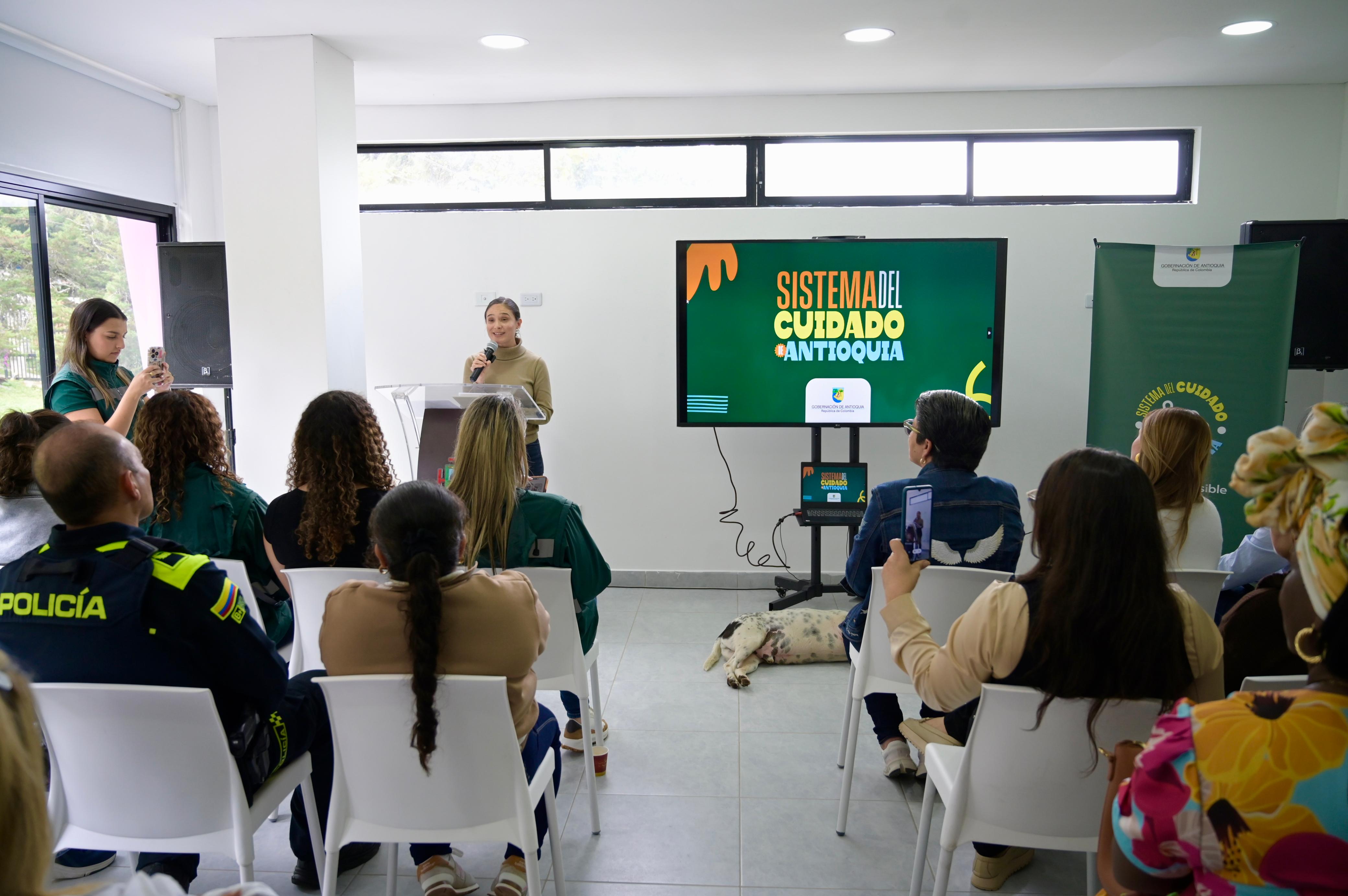 Gobernación de Antioquia y Alcaldía de El Peñol ponen al servicio la Casa de la Mujer para fortalecer la autonomía económica de las mujeres