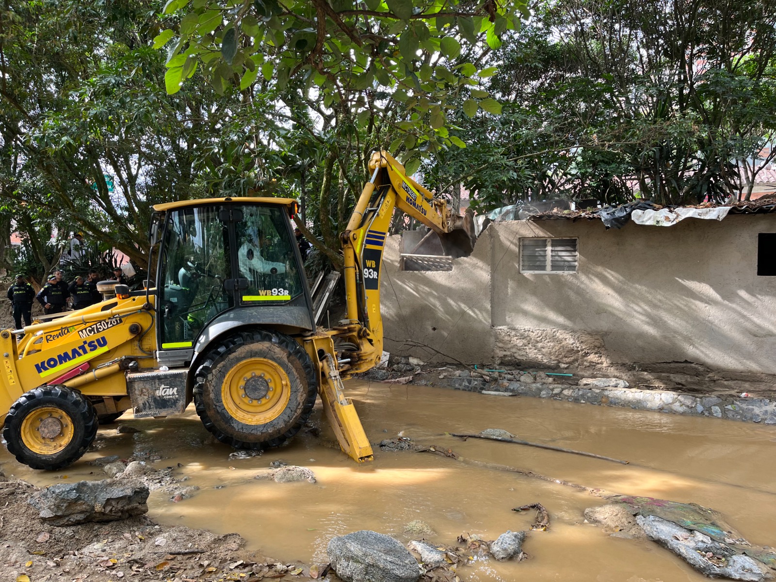 Gobernación de Antioquia derribó construcción irregular en Bello y alcanzó 48 focos de inseguridad recuperados