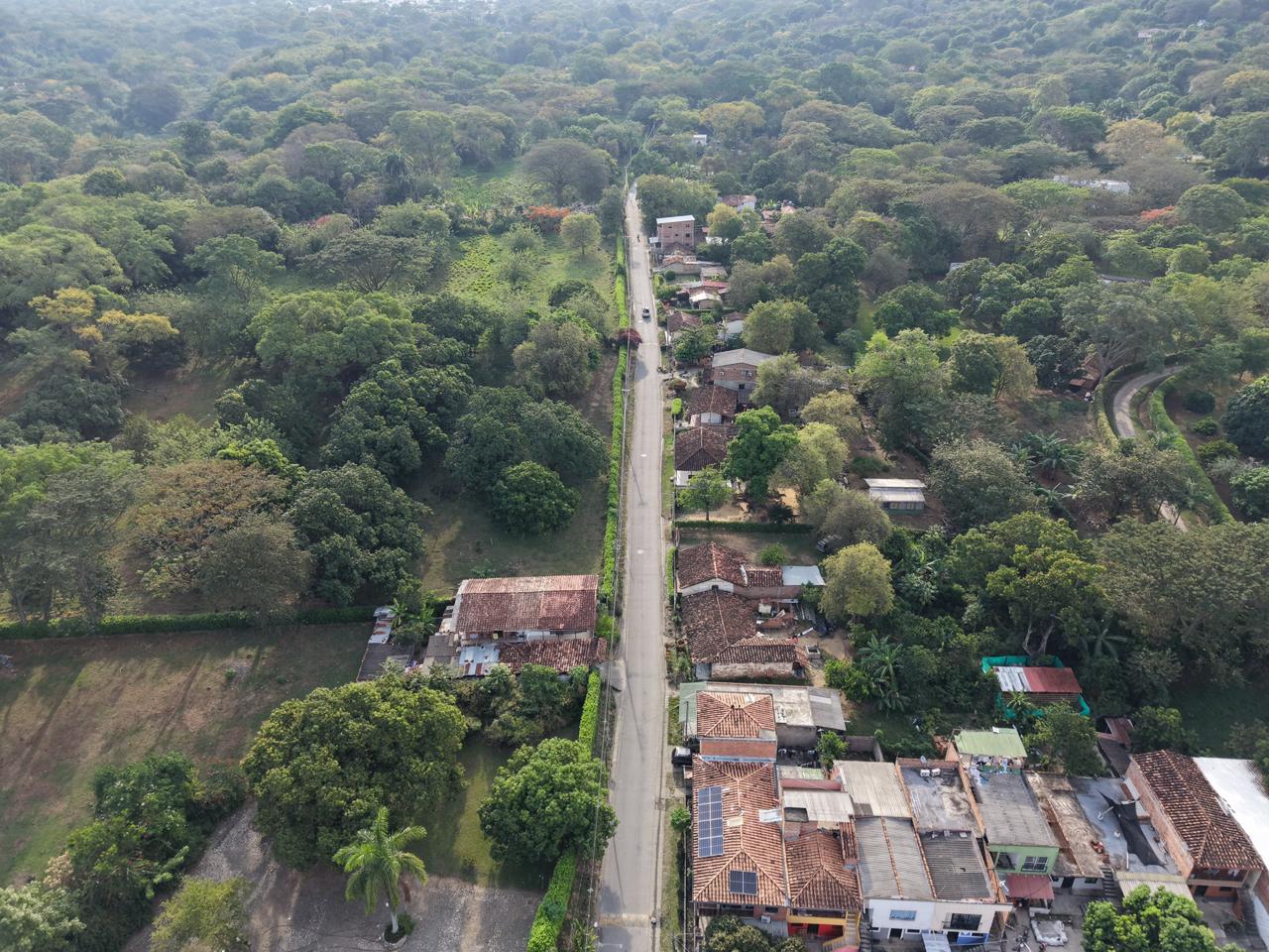 Después de 40 años, habitantes de la vereda El Rodeo de Sopetrán estrenan vía pavimentada