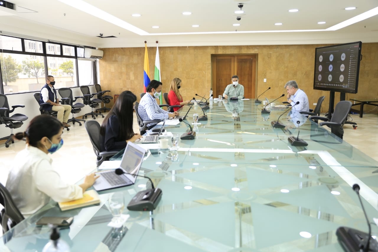 Alcaldes y alcaldesas de 115 municipios de Antioquia aprobaron ley seca y toque de queda para este puente festivo de Halloween