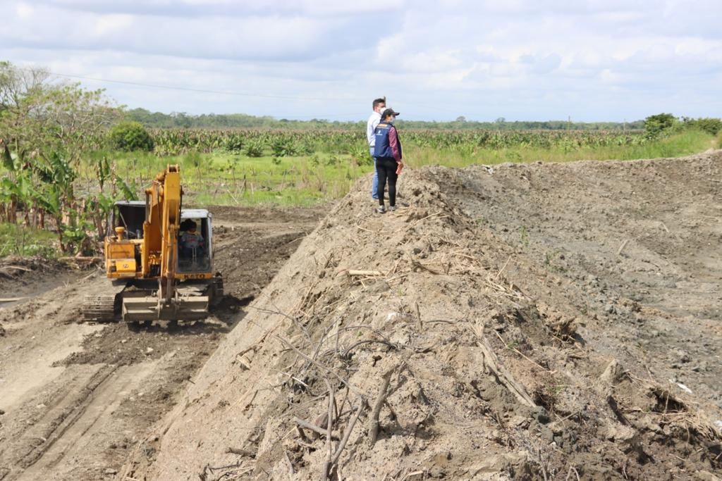 Dagran, alcaldía de Carepa y comunidad construyen jarillón para mitigar el riesgo por inundación