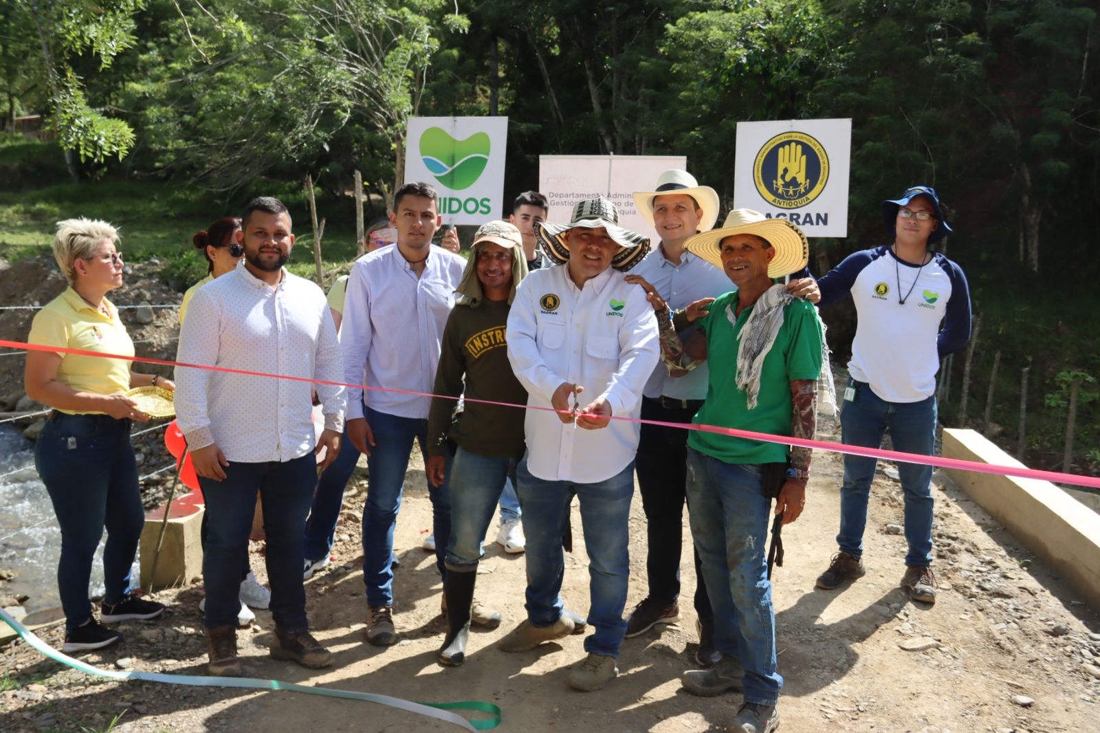 Más de 150 familias campesinas en Ciudad Bolívar ahora cuentan con un paso seguro gracias al Dagran