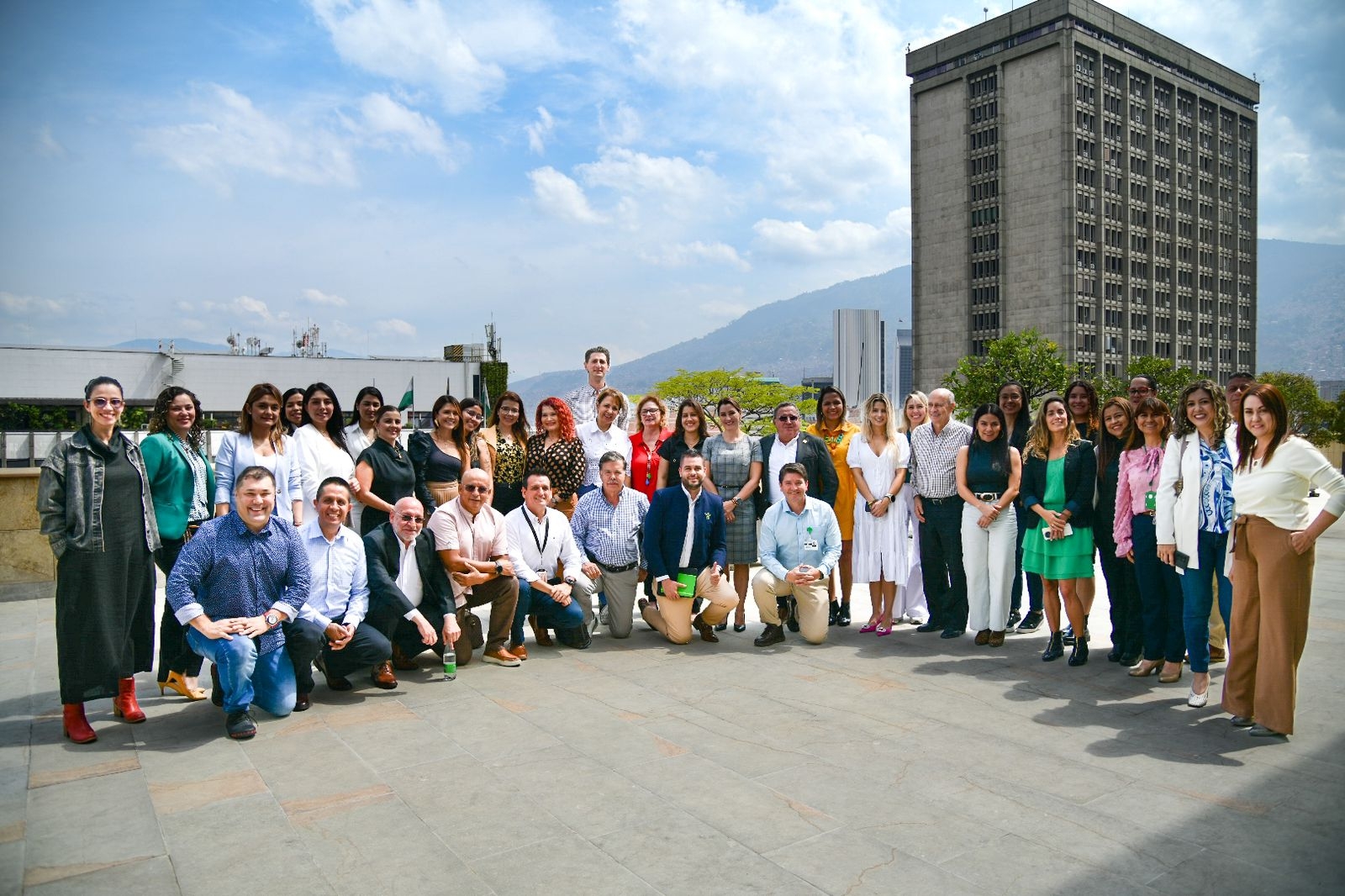 Gobernación de Antioquia gestiona dos jornadas de cirugías para niños con labio fisurado y paladar  hendido