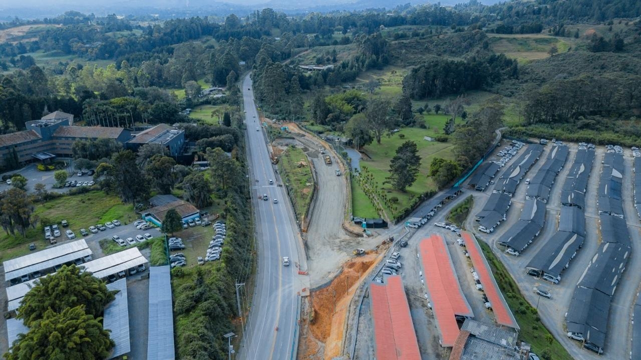 Intercambio Vial Aeropuerto José María Córdova habilita nuevo retorno en la vía hacia Rionegro