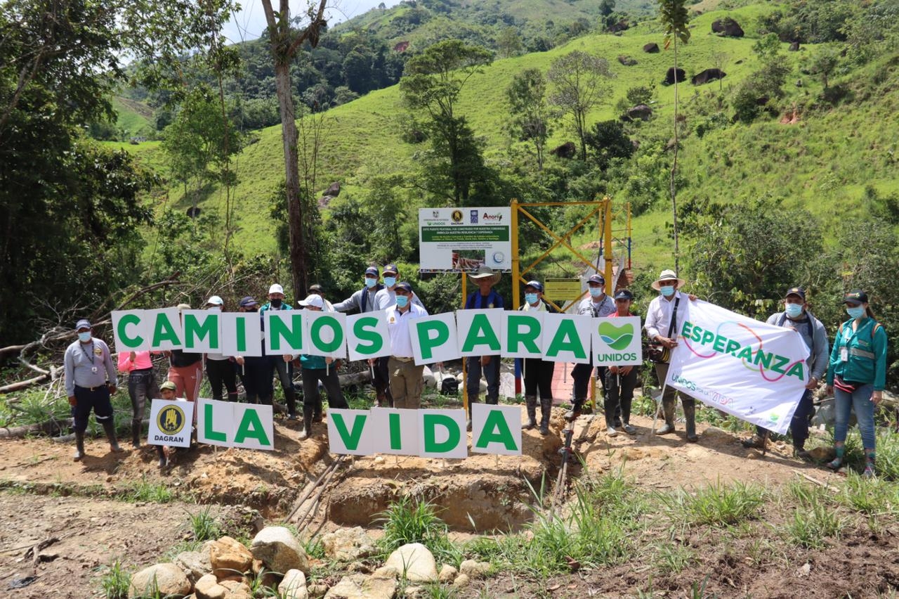 El Dagran llegó con Caminos para la Vida a Anorí, 60 familias de la zona rural beneficiadas con un puente peatonal que reducirá el riesgo al cruzar afluente