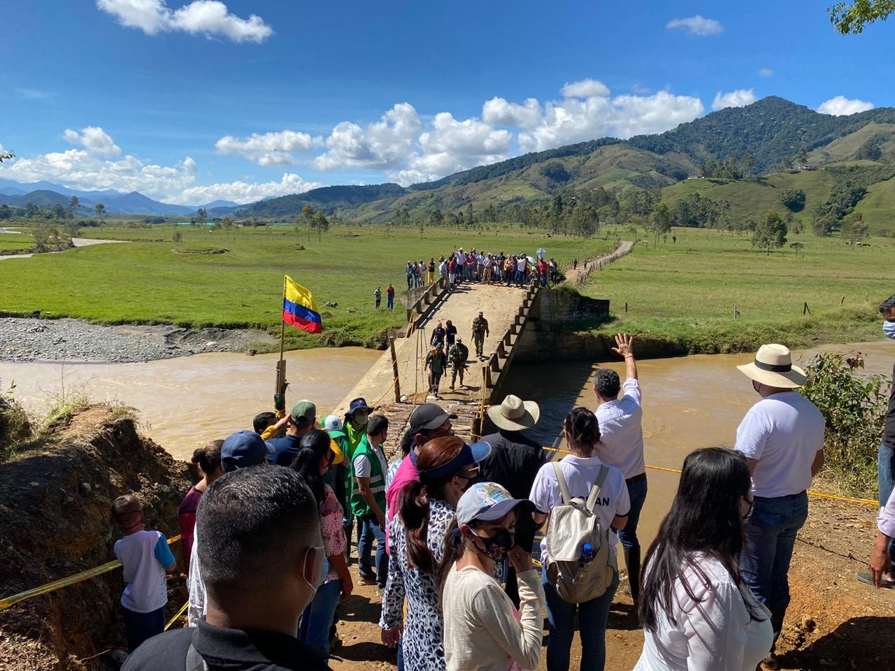 Gobernador de Antioquia visitó los municipios de Urrao y Betulia para estudiar las soluciones que se darán a los daños ocasionados por las lluvias