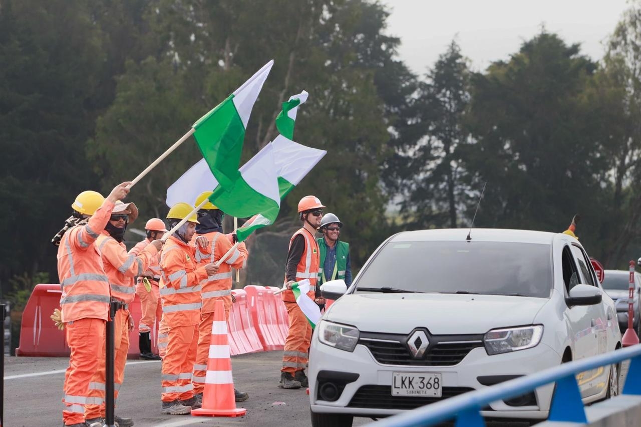 El Gobernador Andrés Julián habilita de manera anticipada el puente del Intercambio Vial Aeropuerto José María Córdova