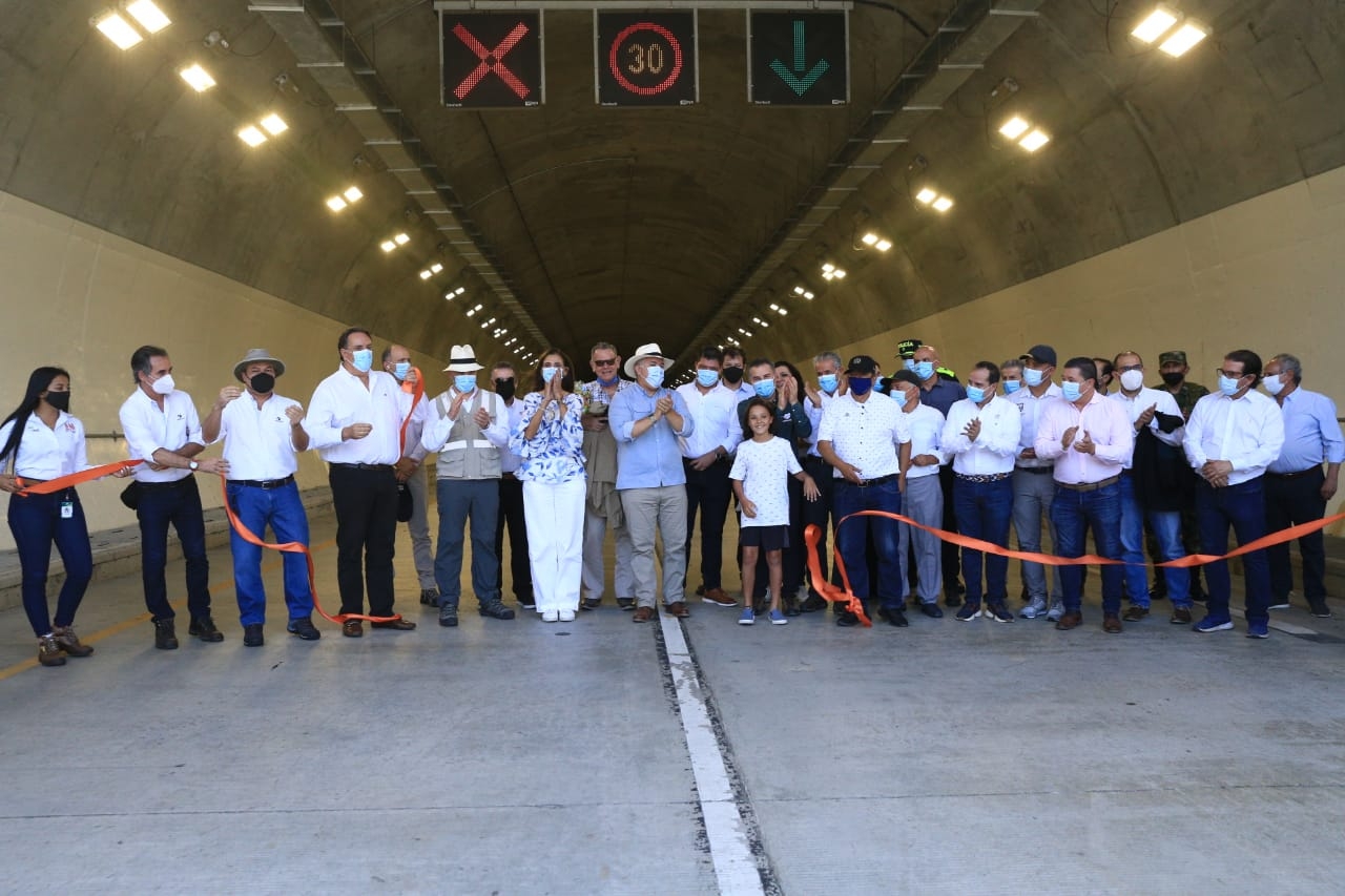 “Lo importante es que estas nuevas vías se integren con los territorios, que beneficien a todos los municipios por los cuales transcurren”