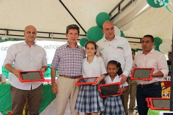 Gobernador de Antioquia dio inicio a las obras de moderno megacolegio para San Jerónimo