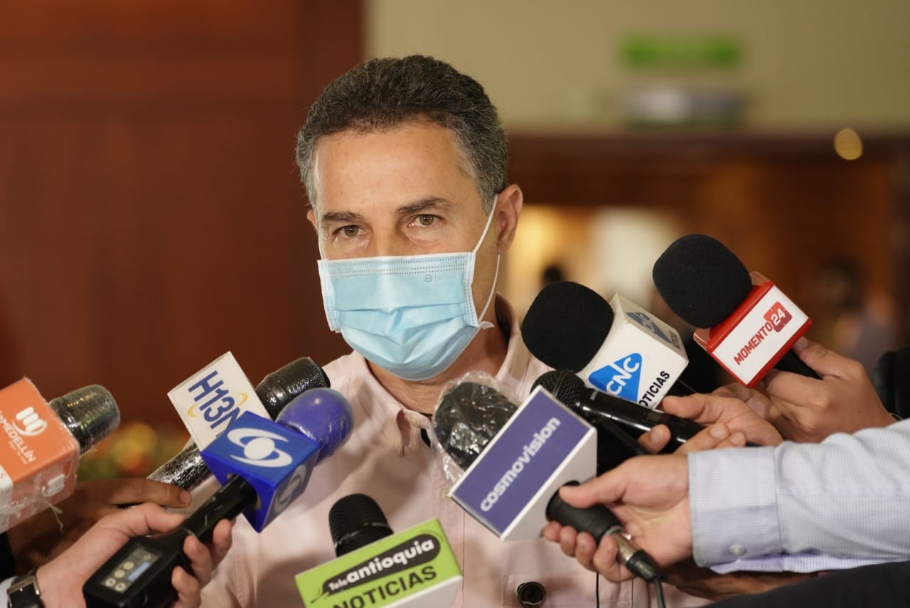 El gobernador Aníbal Gaviria presentó las medidas restrictivas concertadas con los alcaldes para las festividades navideñas y de fin de año