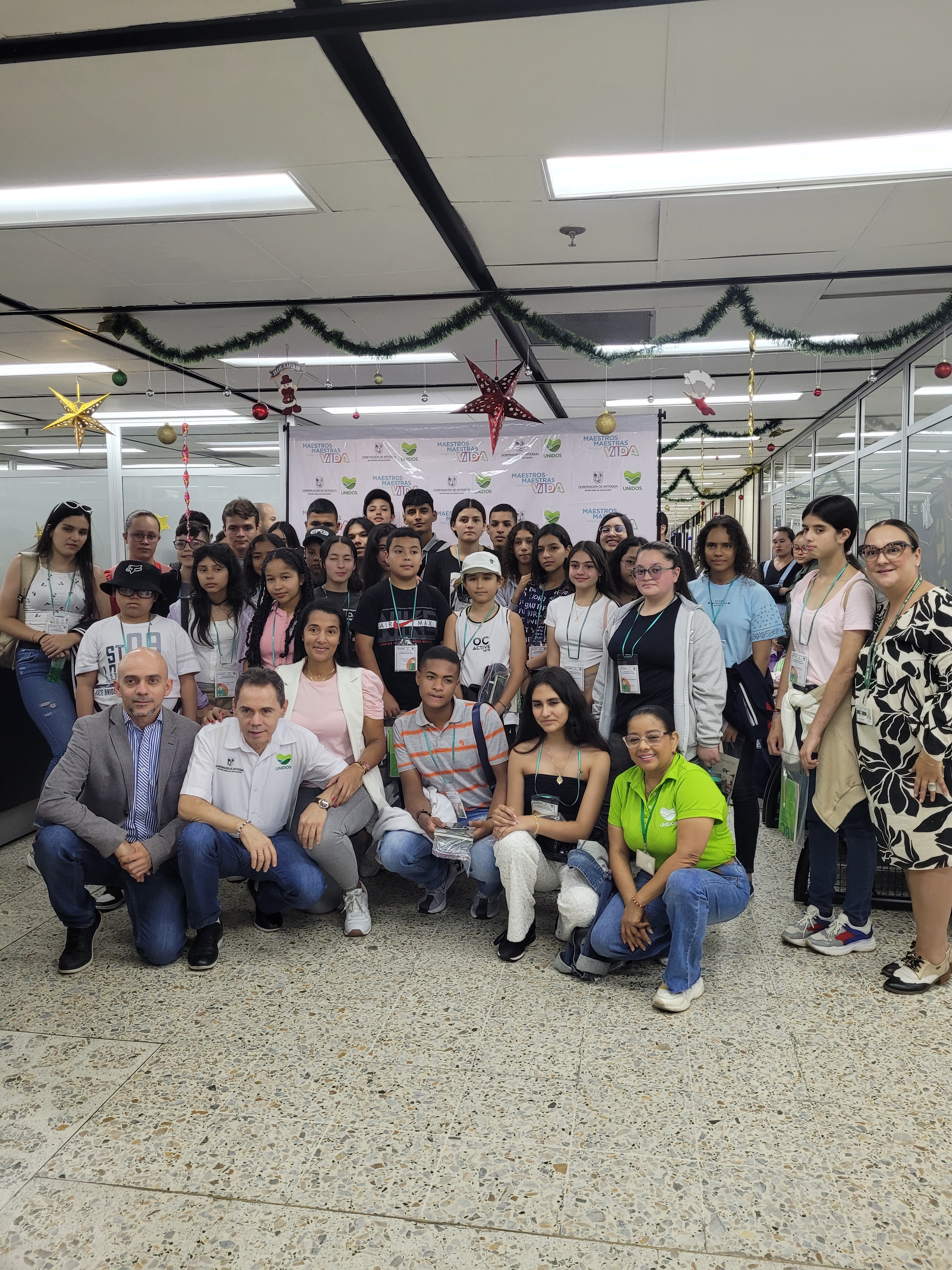 Estudiantes, maestros y maestras de los municipios no certificados de Antioquia participaron en inmersión en inglés en la ciudad de Medellín