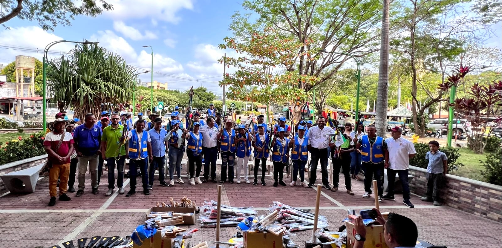 La Gobernación de Antioquia entregó herramientas agrícolas a comunidades indígenas en el Bajo Cauca