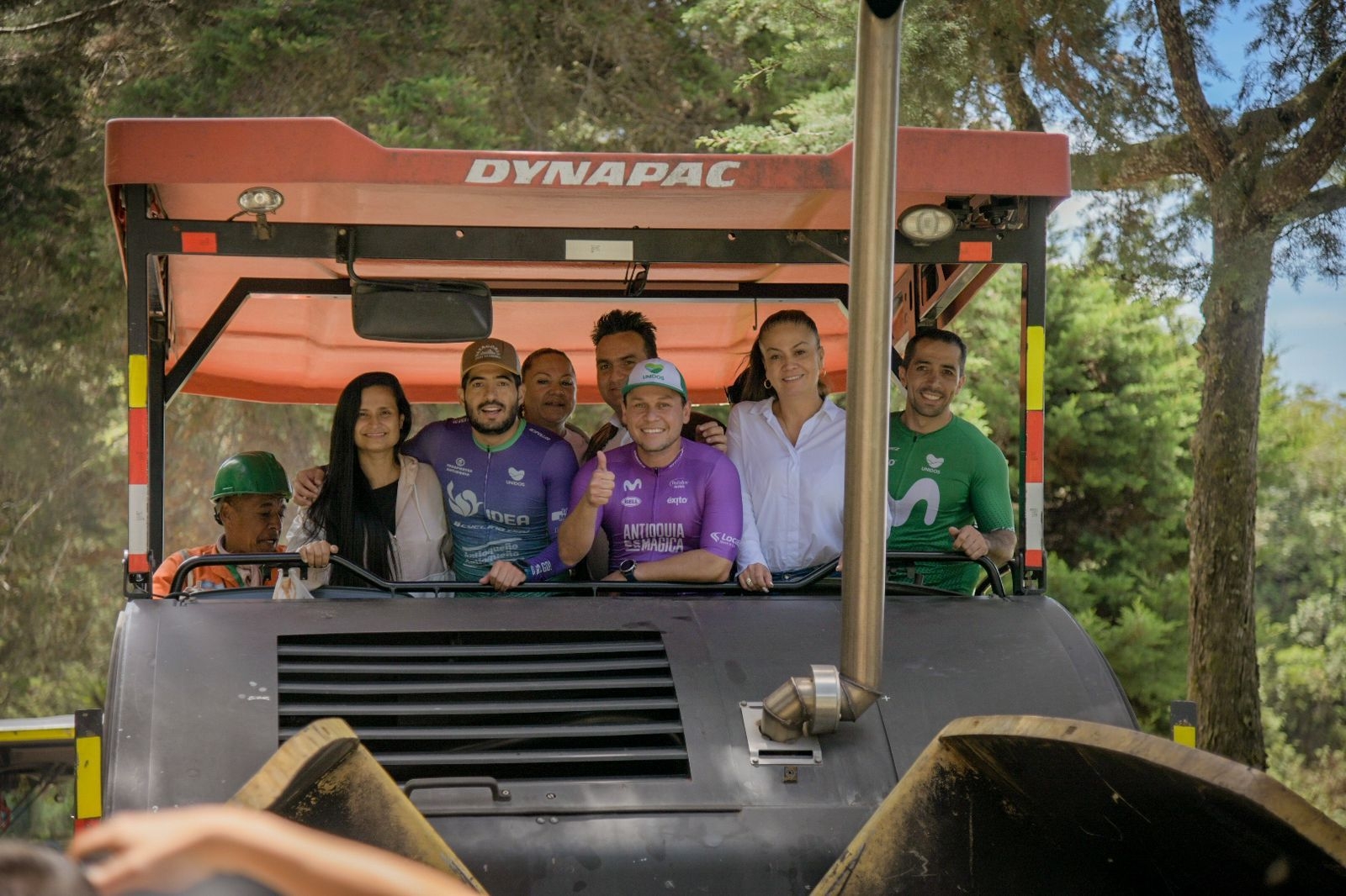 Avanza con éxito la pavimentación del tramo final de la vía entre Granada y San Carlos.