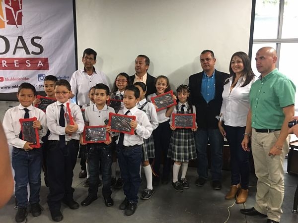 Inició el recorrido para entregar las primeras 45 mil tabletas para Antioquia